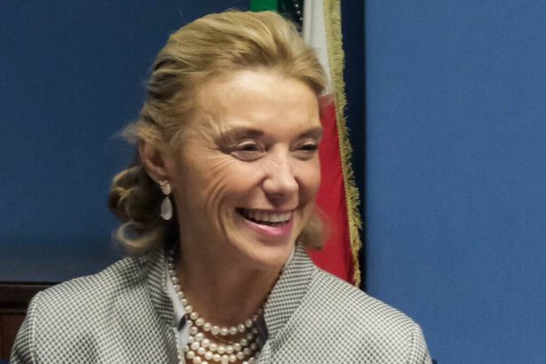 Chi è Elisabetta Belloni, prima donna a capo dell'intelligence italiana 9