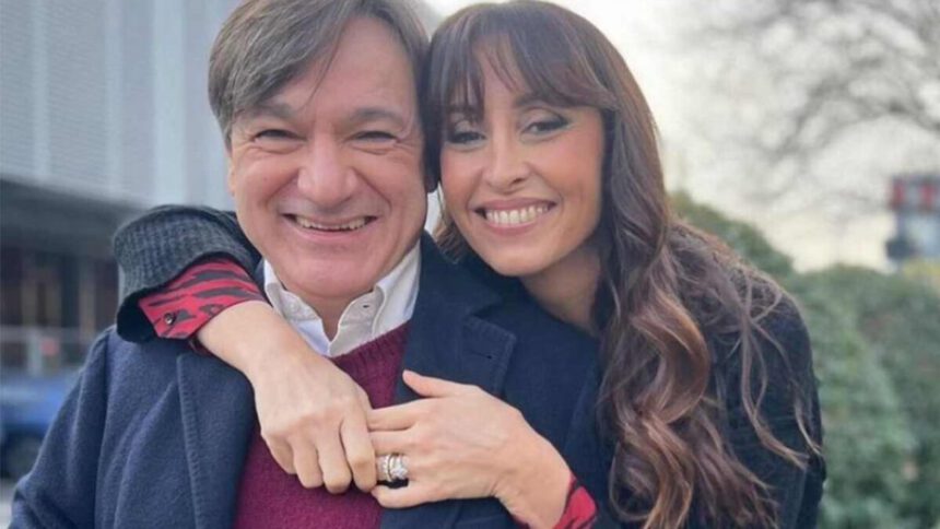 Calcio e Pepe, il nuovo libro di Benedetta Parodi e Fabio Caressa che racconta i 25 anni di matrimonio 2 Calcio e Pepe, il nuovo libro di Benedetta Parodi e Fabio Caressa che racconta i 25 anni di matrimonio 1