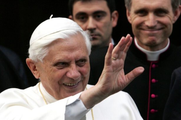 Addio Papa Ratzinger, Benedetto XVI aveva 95 anni 5