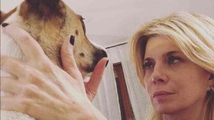 Benedicta Boccoli: “La mia cagnolina mi colpiva sul seno. E grazie a lei se ho curato il mio tumore” 1
