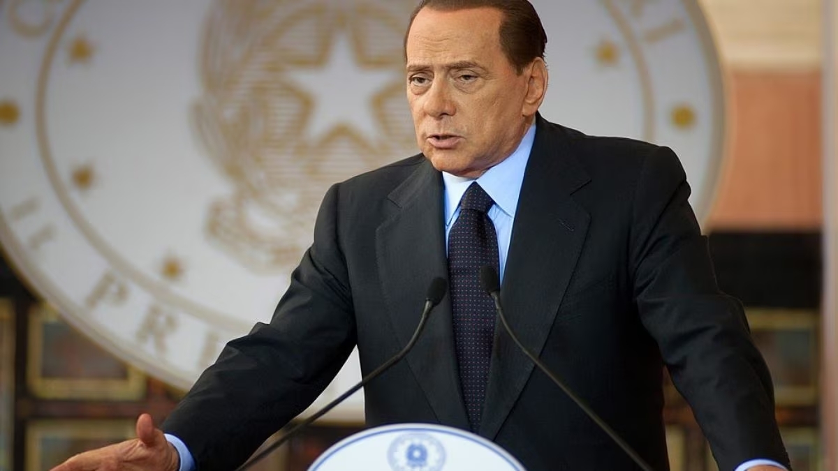 Che cos'è la Leucemia mielomonocitica cronica, malattia che ha colpito Berlusconi e Baricco 19