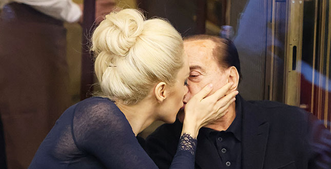 È scontro tra Fascina e i figli di Berlusconi: "Sfrattata da Arcore e ridotta l'eredità" 3 Marta Fascina, tutti i problemi interni a Forza Italia