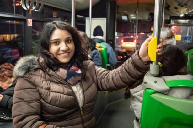 La bidella pendolare tra Napoli e Milano dopo le polemiche: "Non esco più di casa" 17