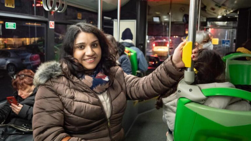 La bidella pendolare tra Napoli e Milano dopo le polemiche: "Non esco più di casa" 1