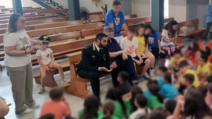 Caivano, l'abbraccio commovente tra bimbo e Carabiniere: "Hai arrestato papà, sei stato bravo" 1