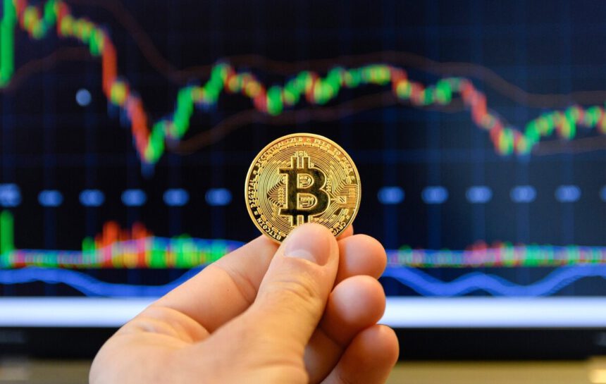 “Bitcoin e Altcoin cadono, sentiment resta alto”: cosa significa e perché accade 1