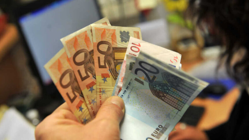 Bonus 200 euro per i disoccupati: a quali categorie spetta e come ottenerlo 2 Bonus 200 euro per i disoccupati: a quali categorie spetta e come ottenerlo 1