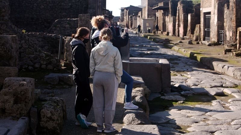 Cancellato bonus cultura 18enni: "Ai giovani è già stato tolto tanto con la pandemia" 3 bonus cultura