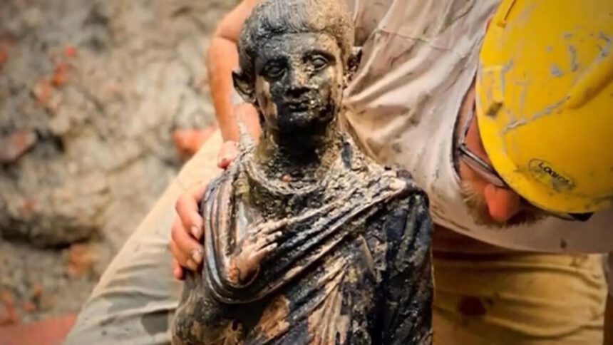 San Casciano come Riace, dalle vasche sacre riemergono 24 bronzi intatti: "Scoperta storica" 2 San Casciano come Riace, dalle vasche sacre riemergono 24 bronzi intatti: "Scoperta storica" 1