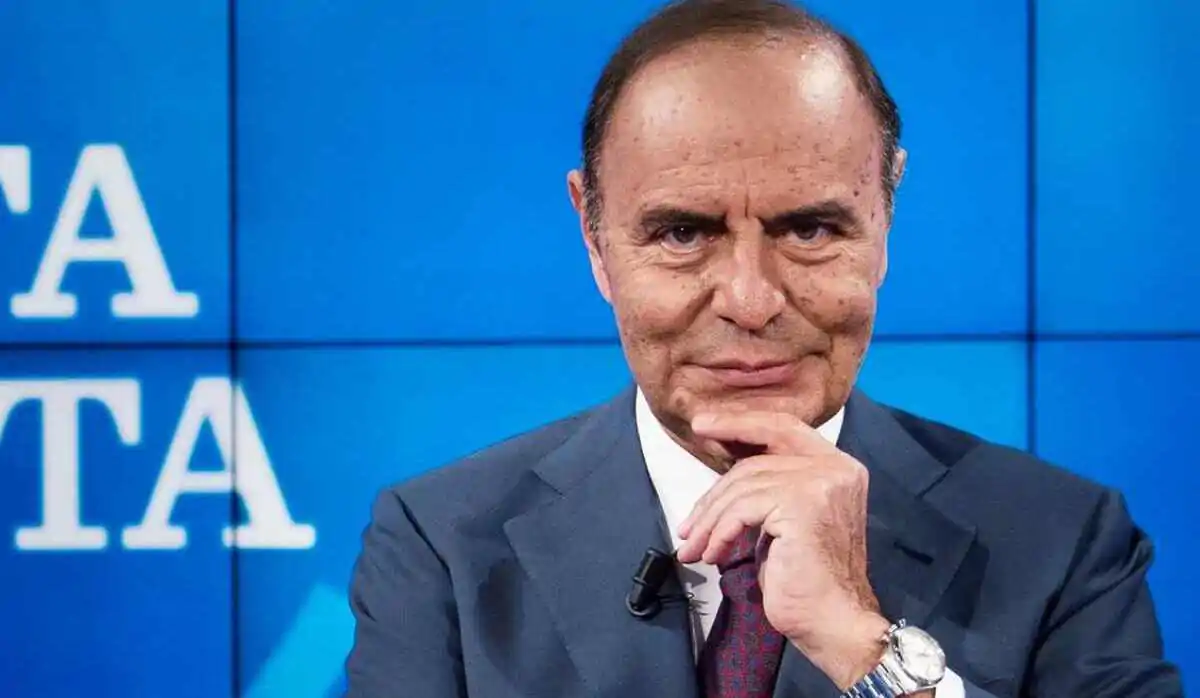 Vespa compie 80 anni, l'intervista a Wojtyla, il contratto con gli italiani di Berlusconi a Porta a Porta e Cinque minuti 19