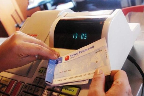 Buoni pasto, la protesta dei commercianti: ecco da quando non li accetteranno 8