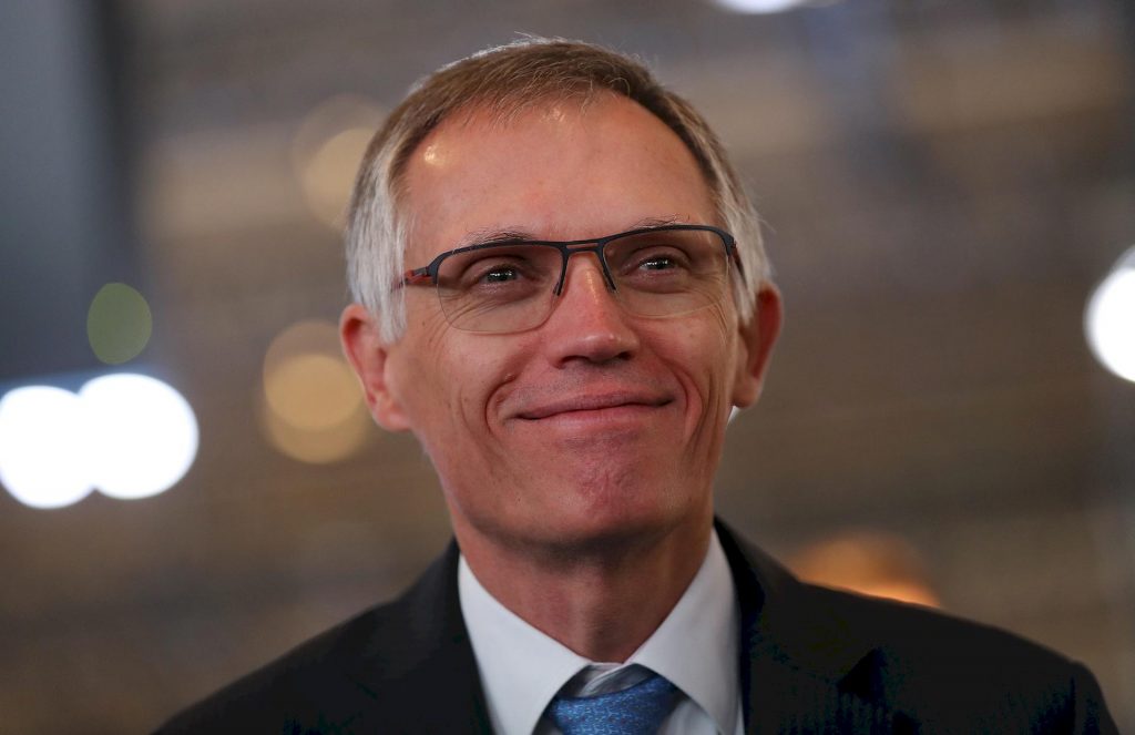 Stellantis, approvato il maxi stipendio del CEO Carlos Tavares: quanto guadagnerà al giorno 3