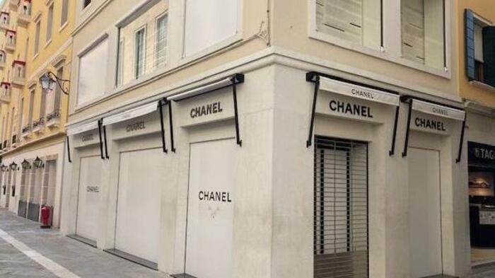 Influencer russe tagliano le loro borse Chanel per protestare contro la russofobia 4 Influencer russe tagliano le loro borse Chanel per protestare contro la russofobia 3