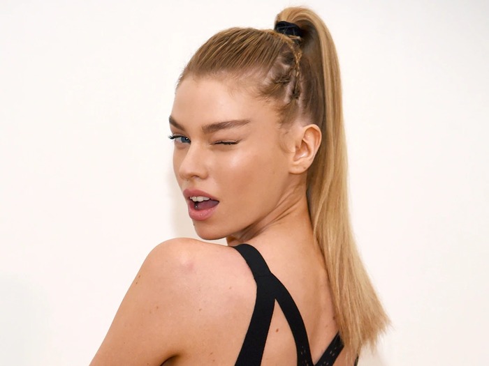 Acconciature estate 2023, arriva il caldo: come raccogliere i capelli fai da te 7 Acconciature estate 2023, arriva il caldo: come raccogliere i capelli fai da te 6