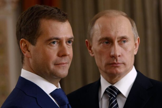 L'ex presidente russo Medvedev contro gli occidentali: "Vi odio, siete degenerati, dovete sparire" 15