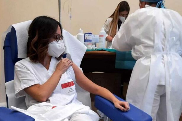 Consulta si esprime sulla costituzionalità dell'obbligo vaccinale: cosa cambia da oggi 7