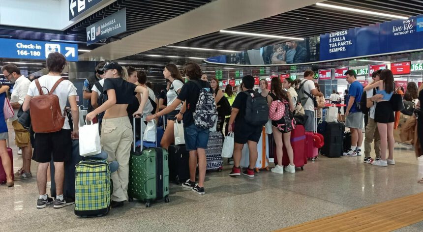 Crowdstrike, in tilt i servizi informatici di aeroporti, banche e ospedali: cosa sta succedendo nel mondo? 1