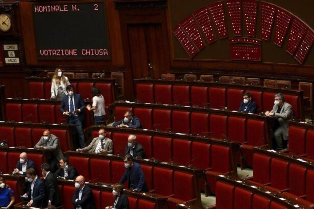 Decreto Ucraina bis: alla Camera manca il numero legale. Perché così tante assenze? 10