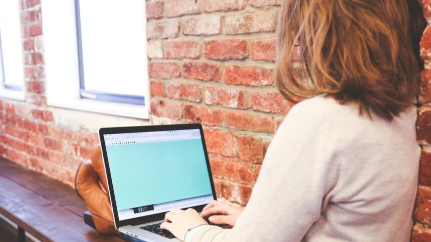 Diritto all’oblio: in cosa consiste la norma di farsi cancellare dal web 1