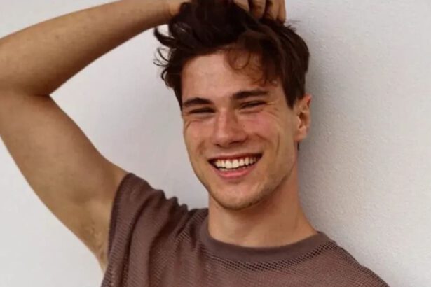 Chi è Edoardo Santini, da modello a prete: “Ora sono felice” 45