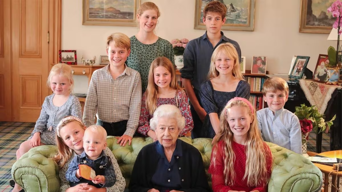 Regina Elisabetta, la commovente foto di Kate: "Avrebbe compiuto 97 anni" 19