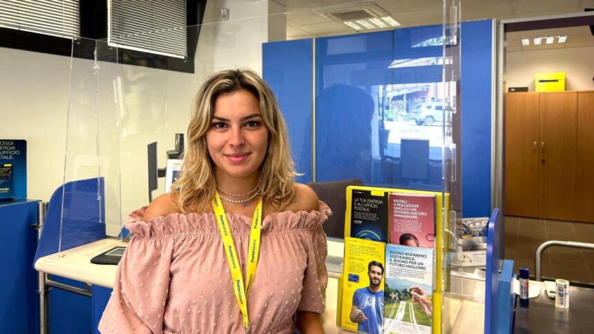 Eluisa Lopresti direttrice di Poste Italiane a 23 anni: "Bisogna solo cogliere al volo le occasioni" 2 Eluisa Lopresti direttrice di Poste Italiane a 23 anni: "Bisogna solo cogliere al volo le occasioni" 1