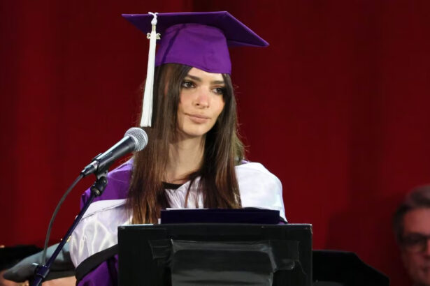 Emily Ratajkowski: "Tutti mi ricordavano che le donne hanno una data di scadenza" 10