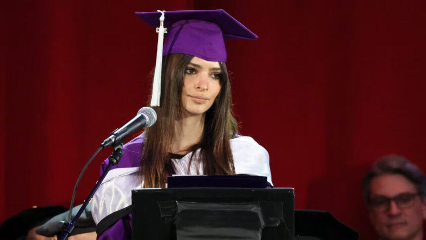 Emily Ratajkowski: "Tutti mi ricordavano che le donne hanno una data di scadenza" 1