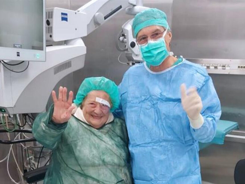 Emmanuela ritrova la vista a 102 anni dopo l'intervento: "Ora posso vedere i nipoti" 2 Emmanuela ritrova la vista a 102 anni dopo l'intervento: "Ora posso vedere i nipoti" 1