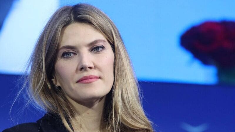 Chi è Eva Kaili, ex vicepresidente del Parlamento europeo: "Buste piene di contanti" 3 eva kaili