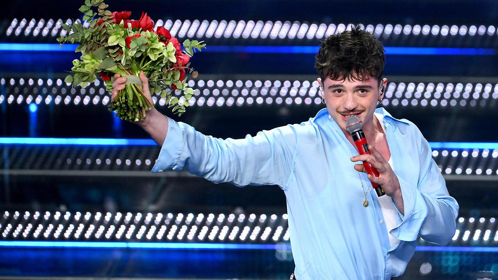 Chi è Olly, vincitore di Sanremo 2025, dal rugby al palco dell'Ariston 3