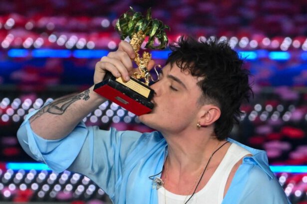 Chi è Olly, vincitore di Sanremo 2025, dal rugby al palco dell'Ariston 18