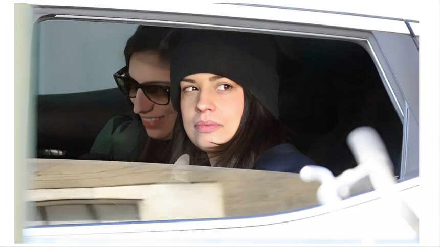 Le prime foto di Elly Schlein e la compagna: "Cercano casa insieme a Roma" 2 Le prime foto di Elly Schlein e la compagna: "Cercano casa insieme a Roma" 1