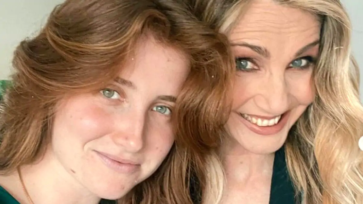 Figlia di Lorella Cuccarini: “Posso innamorarmi di una ragazza o di un ragazzo, non mi interessa il genere” 19