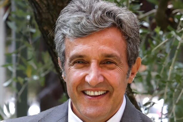 Flavio Insinna, si parla di un addio alla Rai: su quale emittente condurrà un nuovo preserale? 7