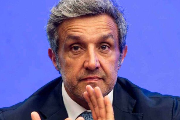 Flavio Insinna si offre come garante per evitare lo sfratto a due donne: "Vi aiuto io" 5