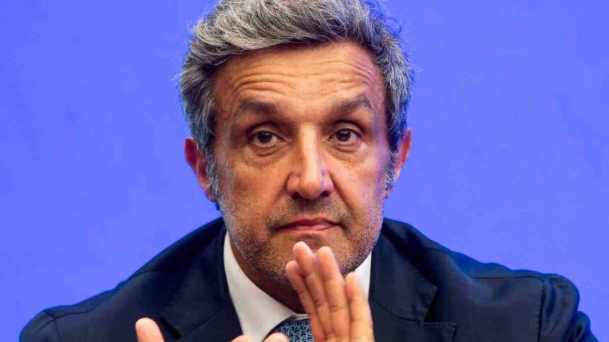 Flavio Insinna si offre come garante per evitare lo sfratto a due donne: "Vi aiuto io" 2 Flavio Insinna si offre come garante per evitare lo sfratto a due donne: "Vi aiuto io" 1