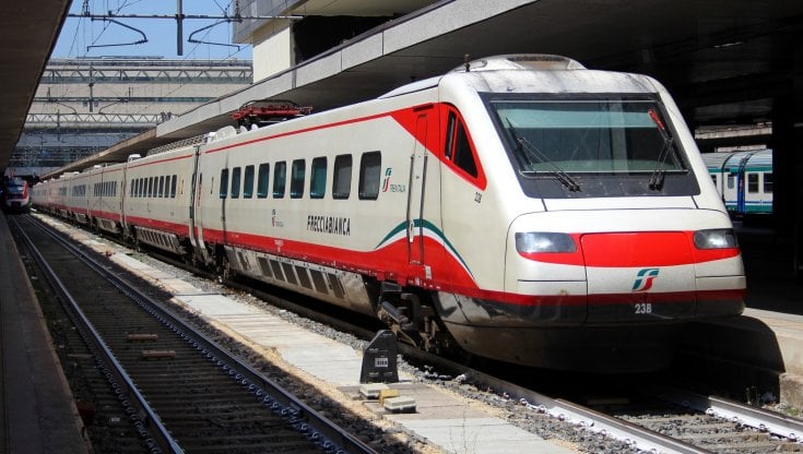 Donna partorisce in treno, la prontezza dello staff e dell'ostetrica: "Bimba sta bene" 3