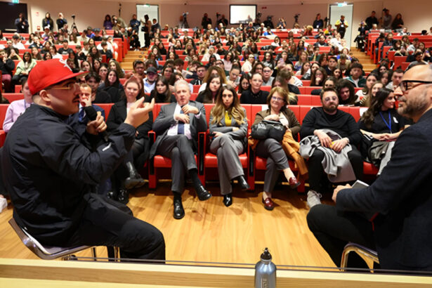 Geolier alla Federico II di Napoli tra le polemiche: ma è davvero un modello per i giovani? 19