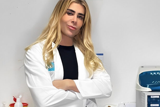 Giacomo Urtis denunciato da una paziente: "Volto deformato dopo una sua puntura" 17