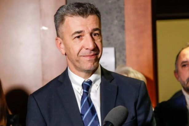 Gino Cecchettin fuori l'aula: "È fatta giustizia, ma la battaglia continua" 19