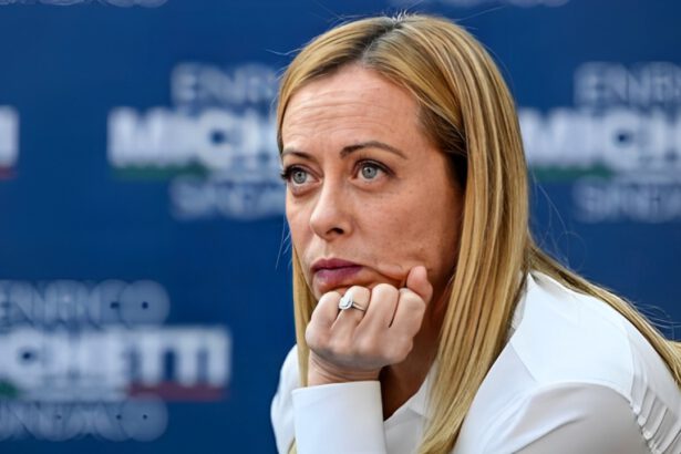 Meloni apre al salario minimo: "Incontrerò le opposizioni". Ecco i motivi del dietrofront 18