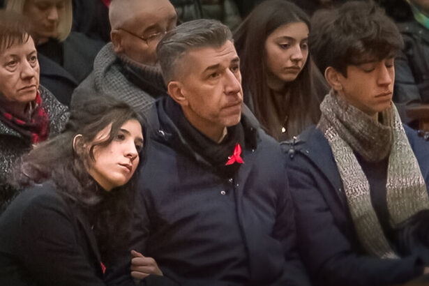 L'ultimo saluto a Giulia Cecchettin, il papà Gino: "Uomini, non giriamo mai la testa di fronte ad alcuni gesti" 14