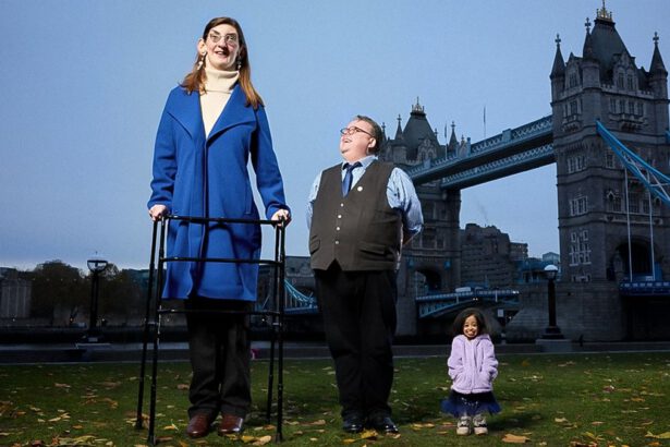 La donna più alta e più bassa del mondo si incontrano: "Essere diversi va bene" 19