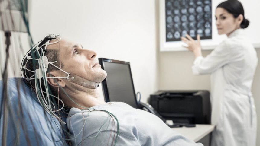 Uomo colpito da ictus e incapace di parlare, ora comunica in 2 lingue grazie a impianto cerebrale AI 1