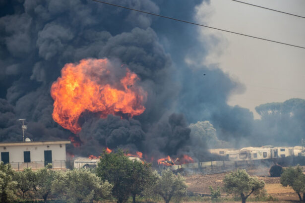 Roma brucia: fiamme ovunque e paura tra i residenti. Quali sono le cause dei roghi? 20