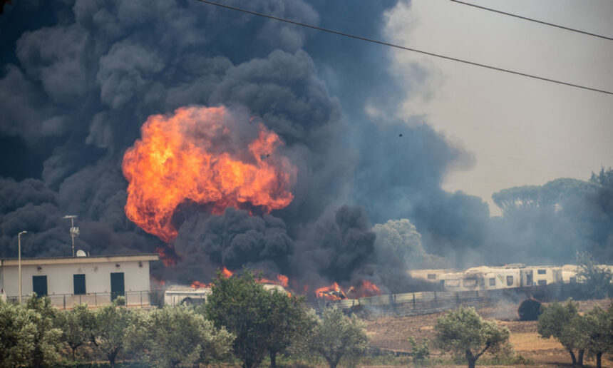 Roma brucia: fiamme ovunque e paura tra i residenti. Quali sono le cause dei roghi? 1