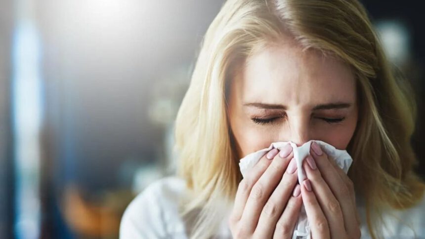 Influenza e Covid insieme: quanto è pericoloso e quali sono i sintomi 2 Influenza e Covid insieme: quanto è pericoloso e quali sono i sintomi 1