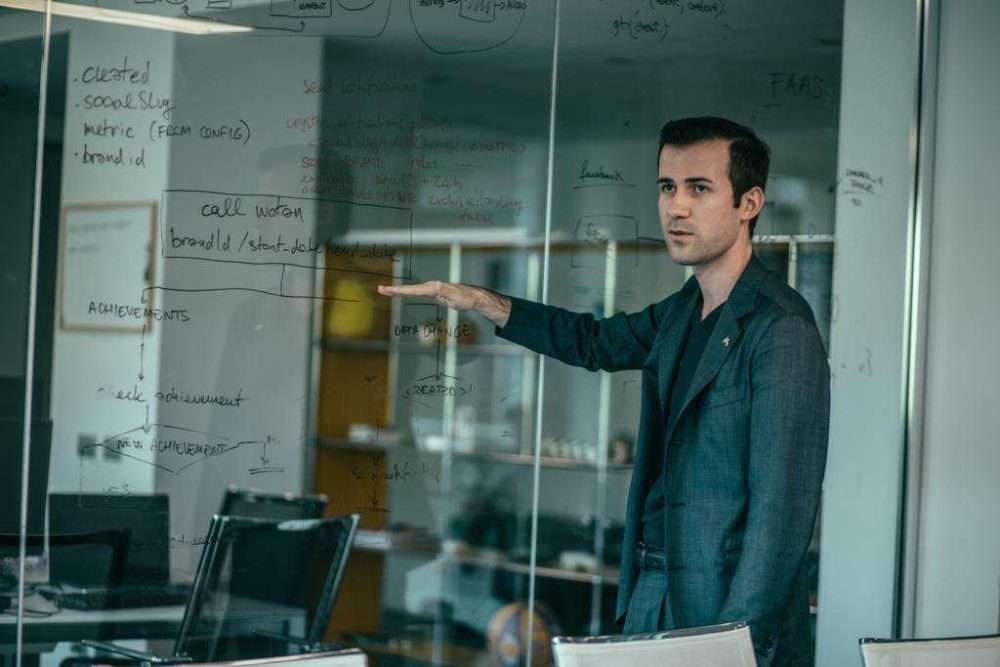 Nasce il primo modello di intelligenza artificiale italiana grazie a iGenius e Cineca 3