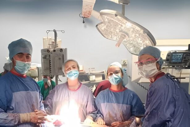 Rimosso tumore di 40 kg su giovane donna: “Intervento record a Bari” 17